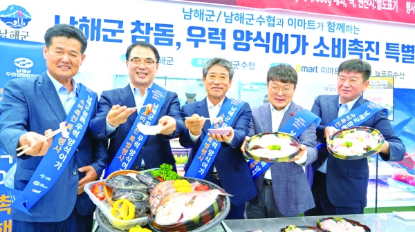 ▶ 이마트 서울 성수점에서 진행된  '남해군 어가 참돔·우럭 소비촉진 행사’