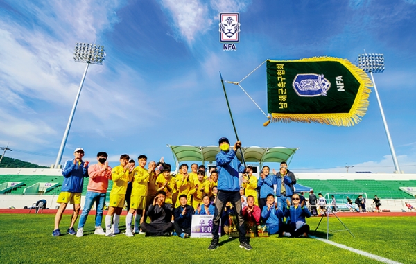 지난 24일~25일 열린 ‘제4회 남해군축구협회장 축구대회’에서 남면축구회가 최종 우승컵을 거머쥐었다