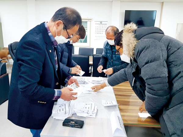 (사)자율관리어업공동체 남해군연합회는 지난 21일 임원 선거를 개최했다