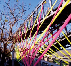 앵강다숲에 설치된 공공미술작품 ‘해피해피’
