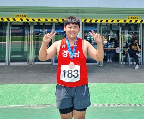 육상(투포환)에서 동메달을 딴 지족초 최지호 선수<br>