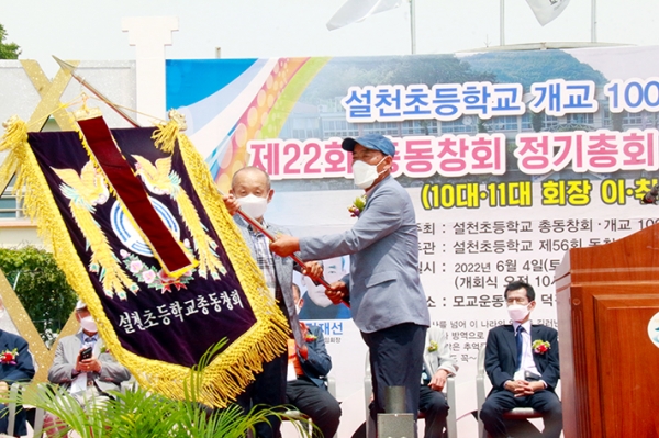 이날 제10대 김인홍 회장(사진 왼쪽)이 이임하고 제11대 정재선 신임회장(사진 오른쪽)이 취임했다