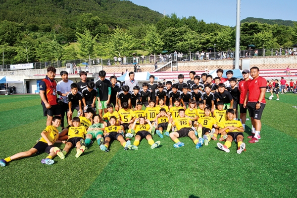남해 유소년(U15) 축구팀이 고성FC U15팀을 1 대 0으로 제치고 우승을 차지했다