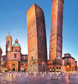 볼로냐의 랜드마크인 두 개의 탑  ‘아지넬리탑’과 ‘가리젠타탑’