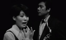 작곡가 이봉조는 1970년 11월 가수 정훈희와 일본 동경국제가요제 출전해 ‘안개’를 불러 입상했다