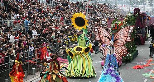 가면 축제로 알려진, 세계 3대 축제인 이탈리아 베니스 카니발 축제 장면