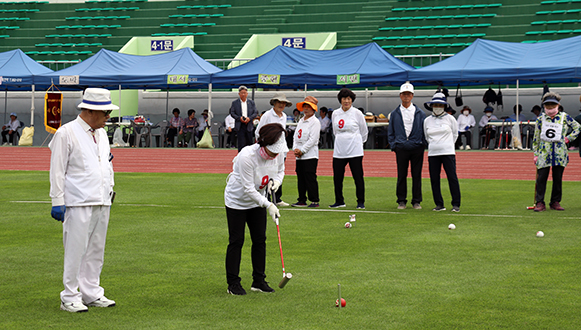 제2회 화방사주지기 남해군 게이트볼 대회가 지난 15일 남해공설운동장에서 열렸다