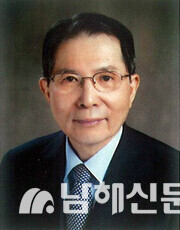 김 봉 군​​​​​​​​​​​​​​​​​​​​​​​​​​​​​​​​​​​가​​​​​​​톨릭대학교 명예교수·문학박사