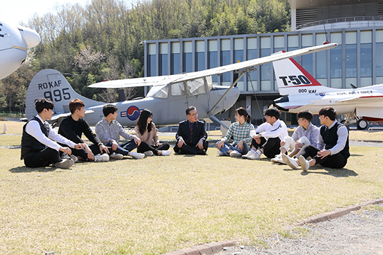 남해대학의 차세대 유망 학과로 떠오르는 항공정비학부 수업 장면