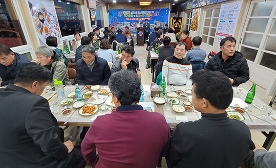 남해군69년닭띠연합회 회장 이취임식 행사가 지난 3일 동천 은성쌈밥에서 개최됐다