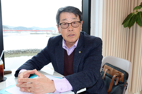류창봉 남해군농어업회의소 신임 회장이 남은 임기동안 펼칠 사업계획과 현황에 대해 설명하고 있다