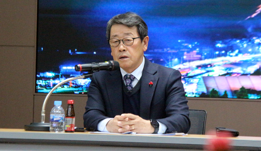 류창봉 신임 축제추진위원장이 회의를 주재하고 있다