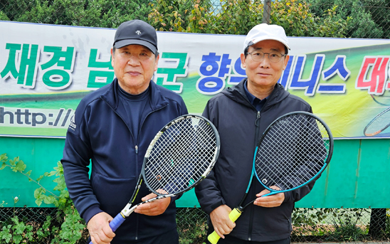 최권수(왼쪽) 회장과 김정수 신임회장