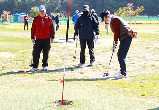 이날 출전한 350여 명의 선수들이 함께 기량을 겨루며 화합의 한마당을 열었다