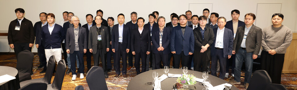 한국전자기술연구원(KETI)은 지난달 30일 창원컨벤션센터에서 기계·방위산업 디지털 전환 경영인 컨퍼런스를 개최했다