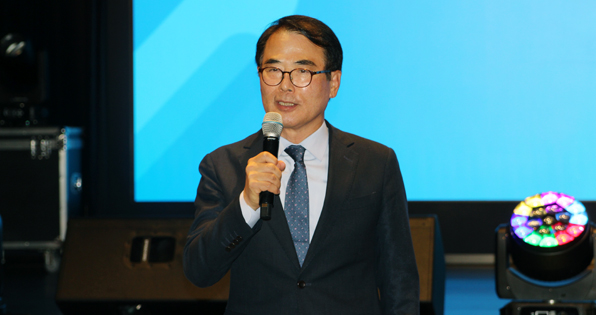 장충남 군수가 환영사를 하고 있다