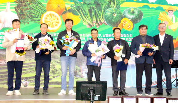 이날 한농연 중앙연합회장·농어민신문사 표창과 경남도연합회장의 표창 및 장학증서 수여식도 열렸다